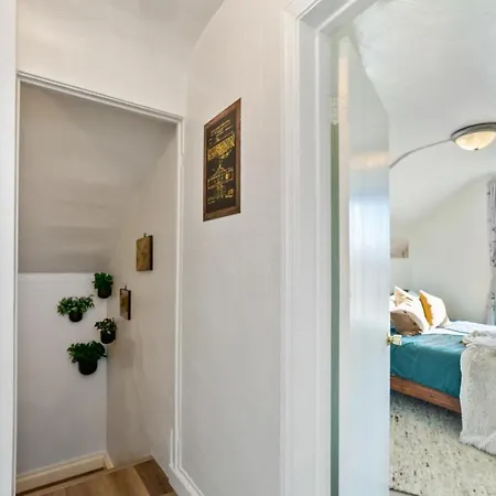 Villa Midtown Flight Deck: 2Br Gem Reno Esterno foto