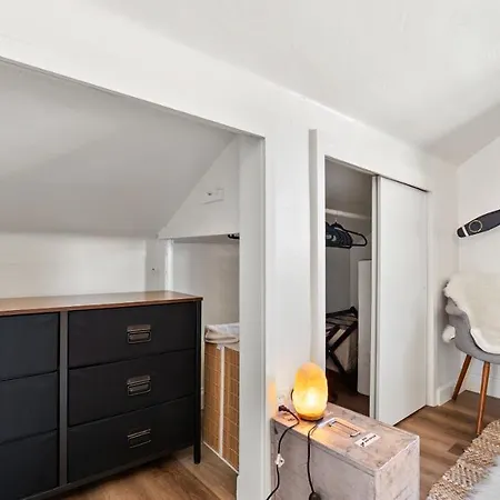 Villa Midtown Flight Deck: 2Br Gem Reno Esterno foto