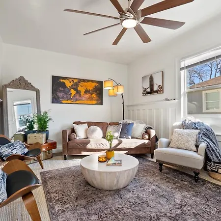 Villa Midtown Flight Deck: 2Br Gem Reno Esterno foto