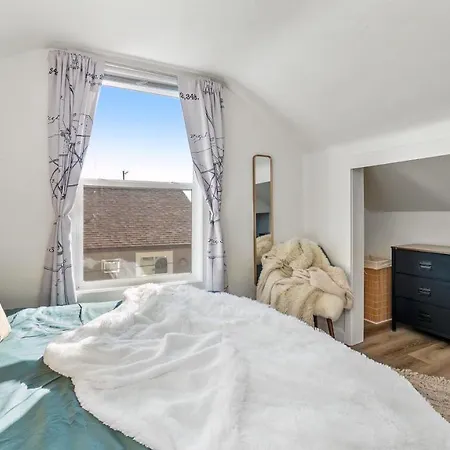 Villa Midtown Flight Deck: 2Br Gem Reno Esterno foto