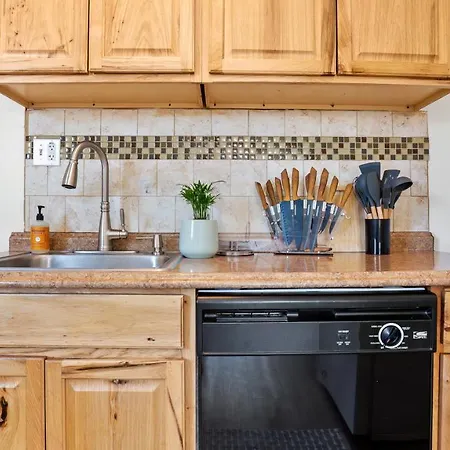 Villa Midtown Flight Deck: 2Br Gem Reno Esterno foto